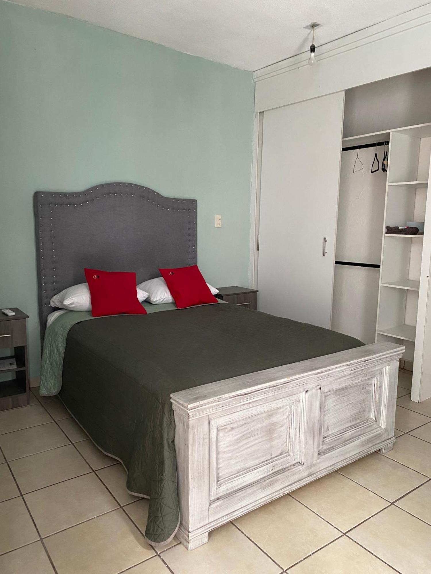 אפרטהוטל לאון 10 Venator House Boutique מראה חיצוני תמונה
